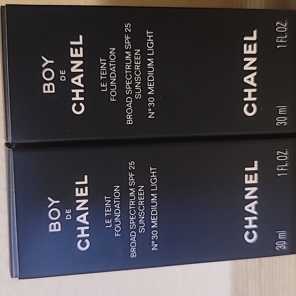 2 Set Of Chanel Boy De Chanel Foundation And 2 Set Of Eyeliner Set In Black. View 2